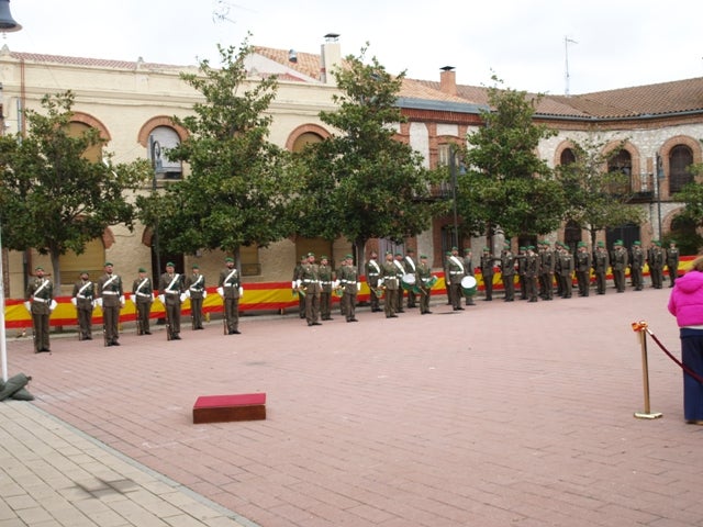 Homenaje a la bandera nacional en Pedrajas de San Esteban