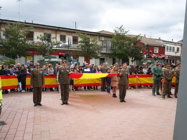Homenaje a la bandera nacional en Pedrajas de San Esteban