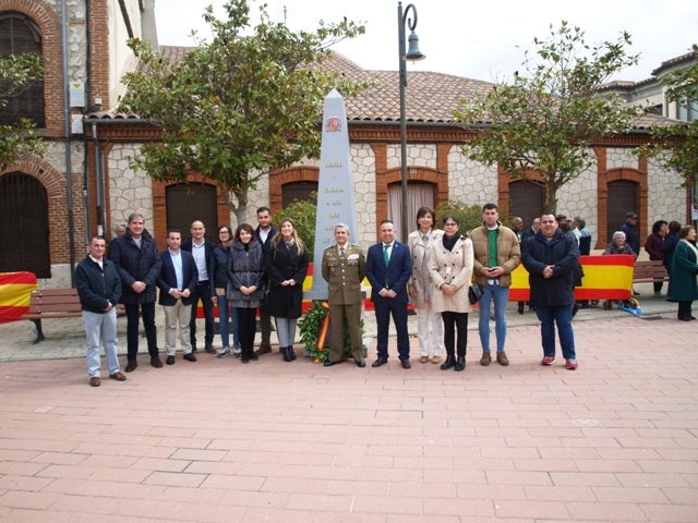 Homenaje a la bandera nacional en Pedrajas de San Esteban