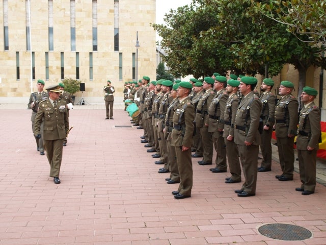 Homenaje a la bandera nacional en Pedrajas de San Esteban