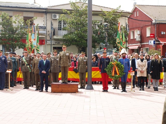Homenaje a la bandera nacional en Pedrajas de San Esteban