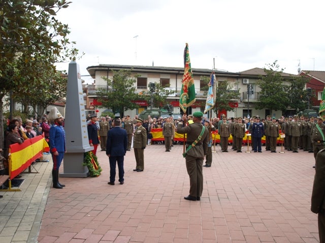 Homenaje a la bandera nacional en Pedrajas de San Esteban