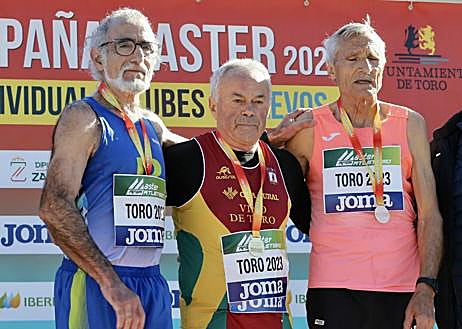 Imagen secundaria 1 - Castilla y León obtiene 17 medallas en el Máster de campo a través de Toro