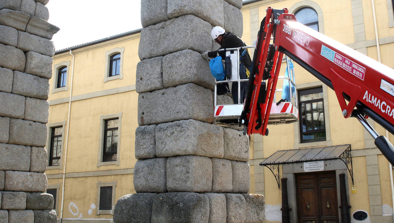Continúa la limpieza de vegetación en el Acueducto