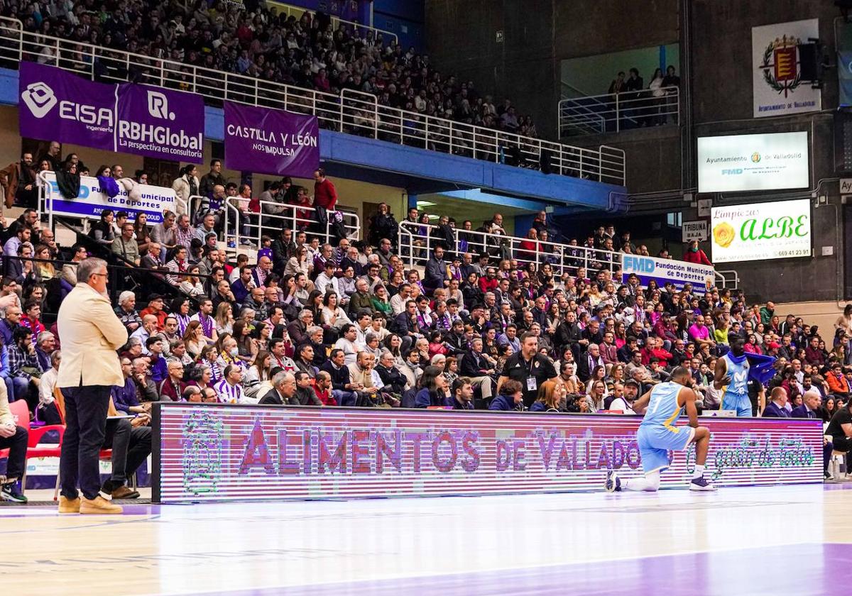 Aspecto de la grada en el partido ante Estudiantes.