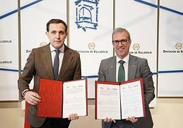 El presidente de la Diputación, Conrado Íscar, y el consejero de Empleo, Mariano Veganzones.