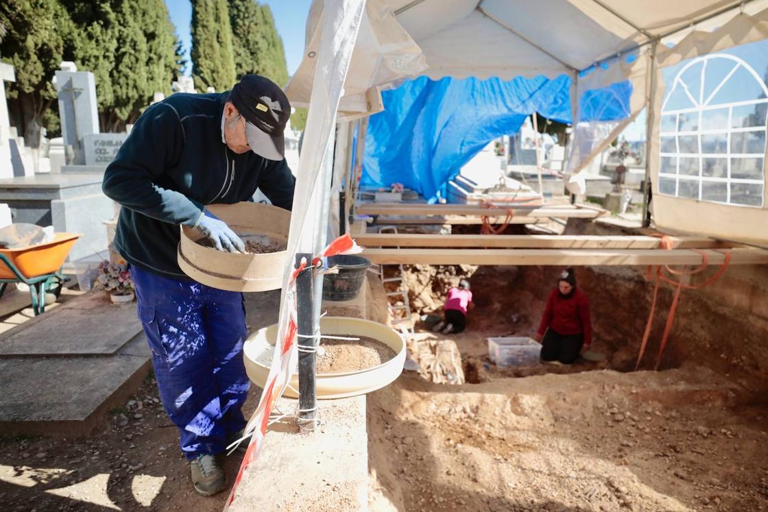 Así avanzan los trabajos en las fosas comunes del cementerio de El Carmen