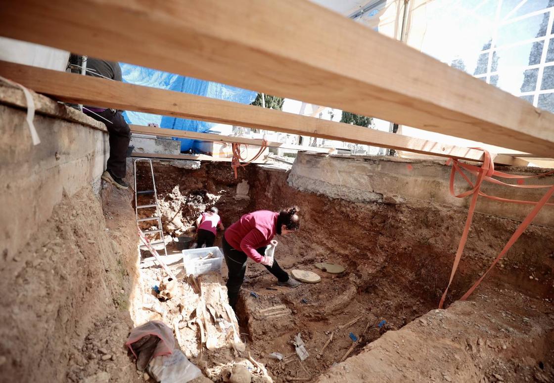 Así avanzan los trabajos en las fosas comunes del cementerio de El Carmen