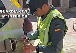 La Guardia Civil de Burgos intensifica los controles para detectar uso fraudulento de carburante.