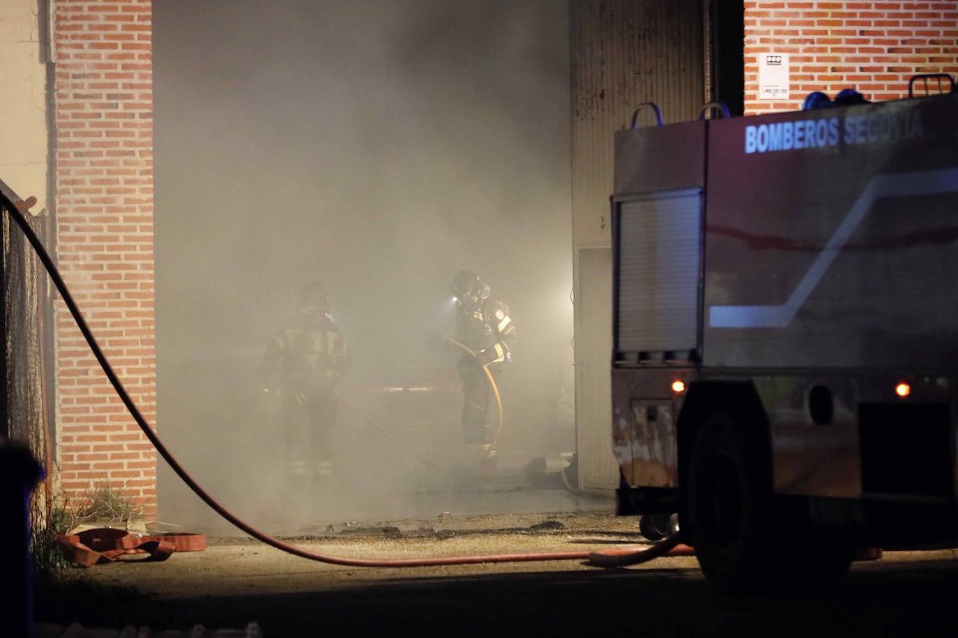 Un incendio destruye decenas de vehículos en Vallelado (Segovia)