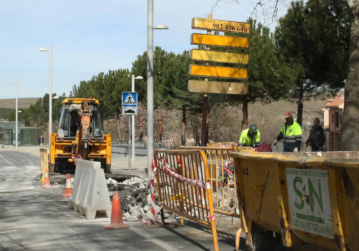 Actuaciones complementarias en el tramo asfaltado de la avenida Padre Claret.