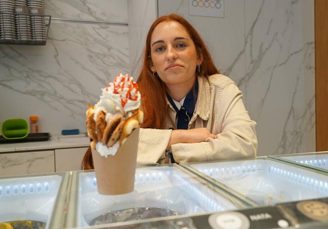 Soraya González con su producto estrella, el Bubble Waffle. Una bomba de sabor