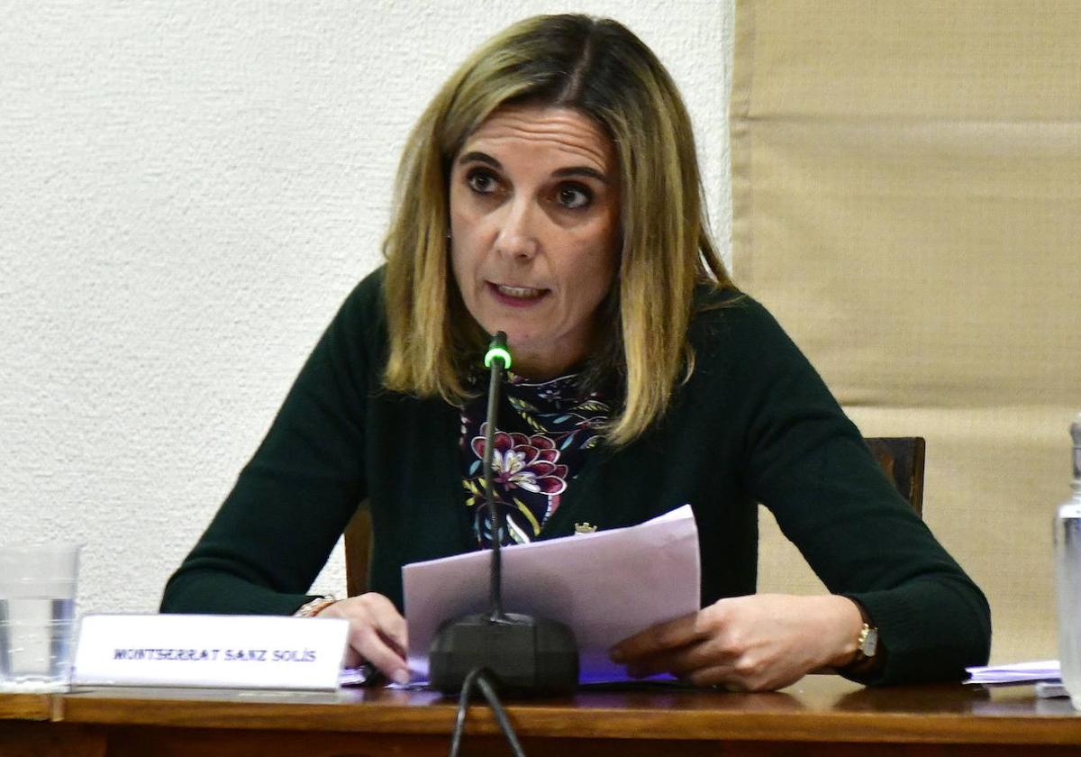 Montserrat Sanz, concejala de Vox en el Ayuntamiento de El Espinar, durante una de sus intervenciones en este mandato.