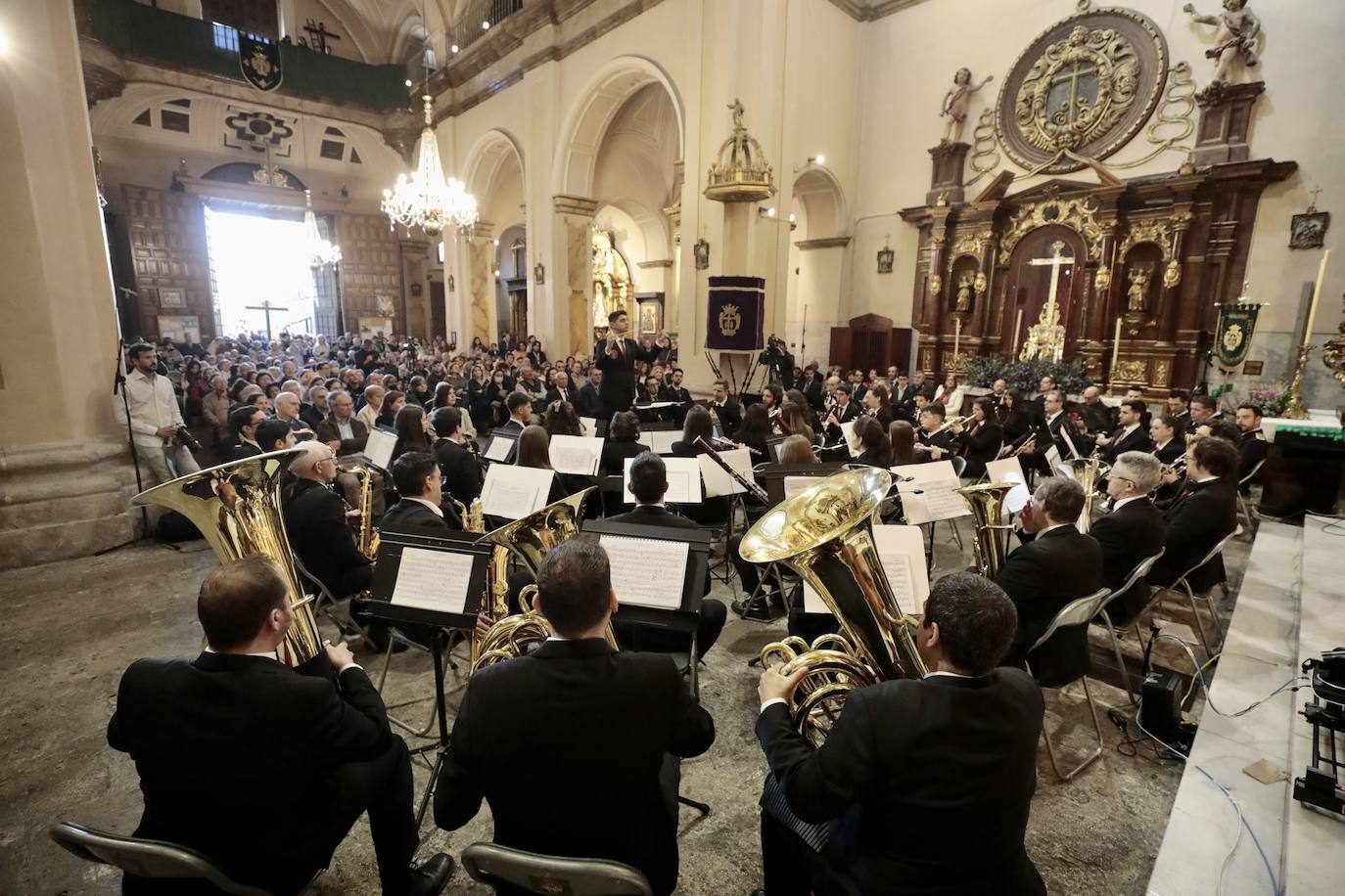 La banda municipal ofrece un concierto en la iglesia de la Vera Cruz