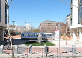 El aparcabicis instalado en la entrada de la plaza Juan Pablo II, en Villa de Prado.