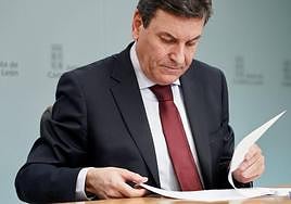 Carlos Fernández Carriedo, consejero de Economía y Hacienda y portavoz, comparece en rueda de prensa tras el Consejo de Gobierno.