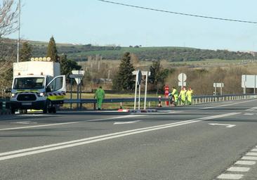 Un muerto y tres heridos en una colisión frontal entre dos furgonetas en Segovia