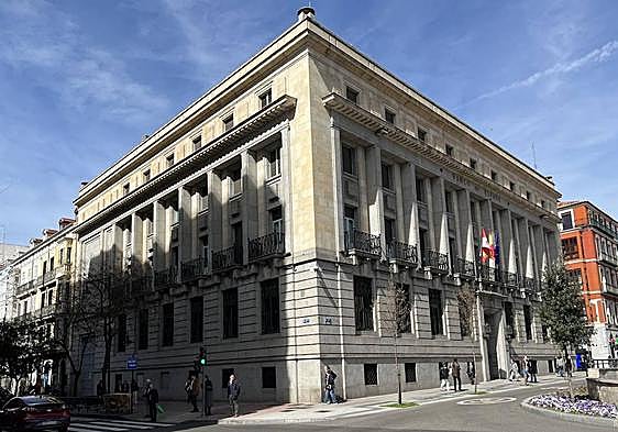 Edificio del Banco de España en Valladolid, situado en la Plaza de España.