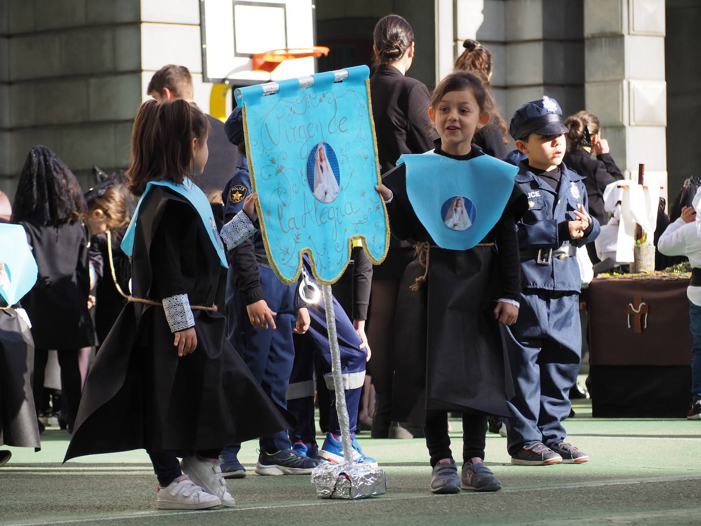 Procesión de Semana Santa del colegio Lourdes
