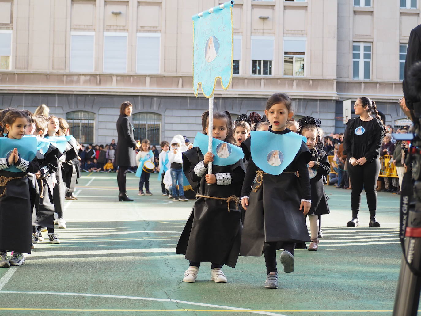 Procesión de Semana Santa del colegio Lourdes