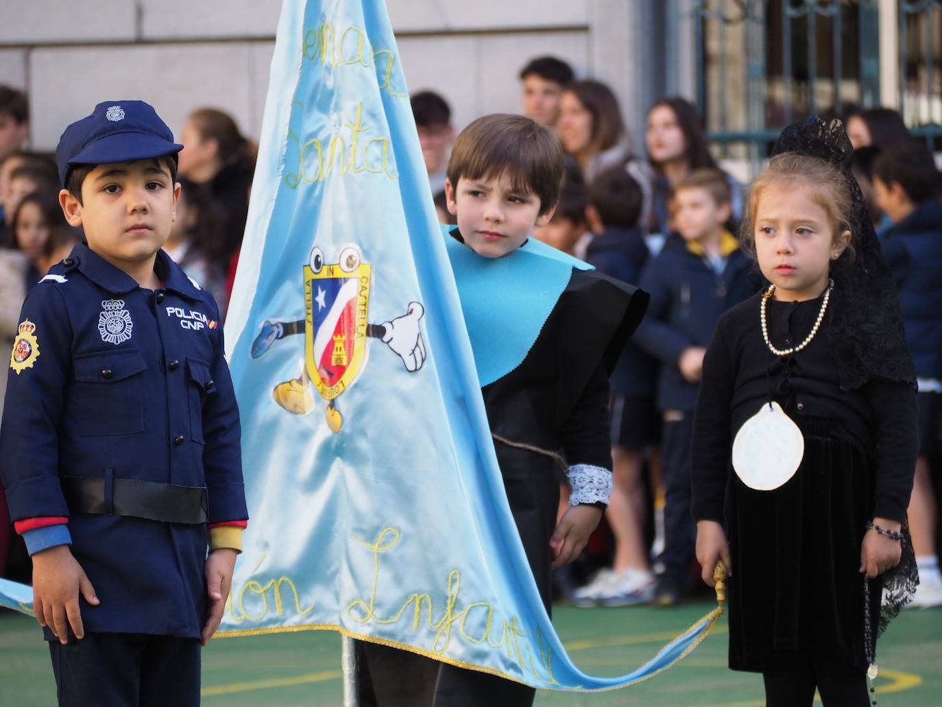 Procesión de Semana Santa del colegio Lourdes
