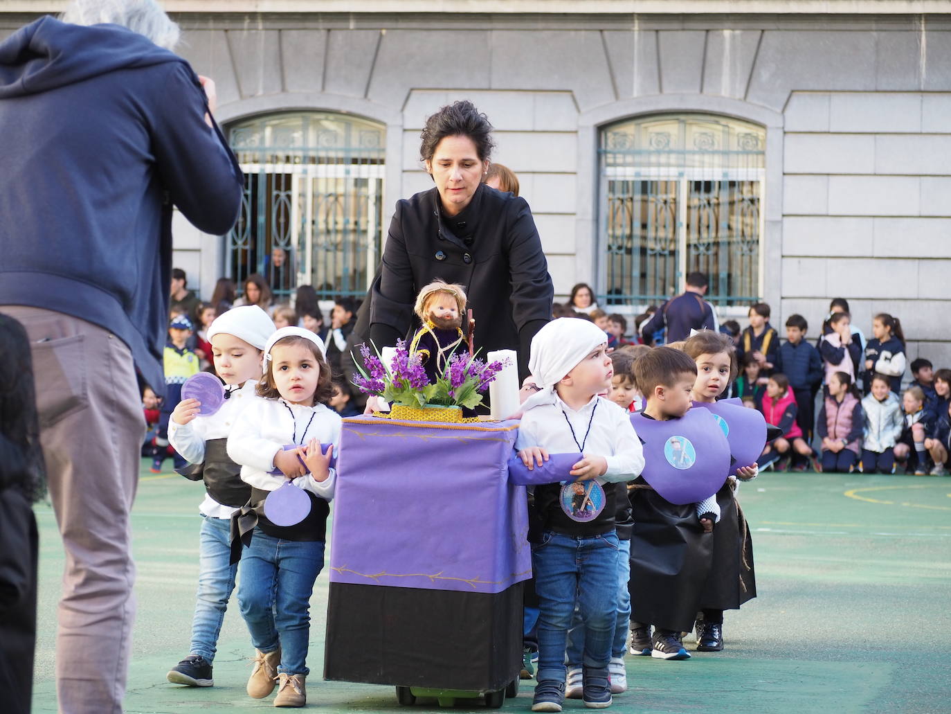 Procesión de Semana Santa del colegio Lourdes