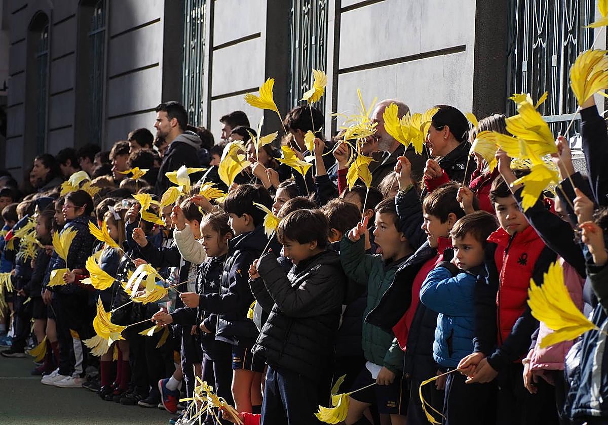 Procesión de Semana Santa del colegio Lourdes
