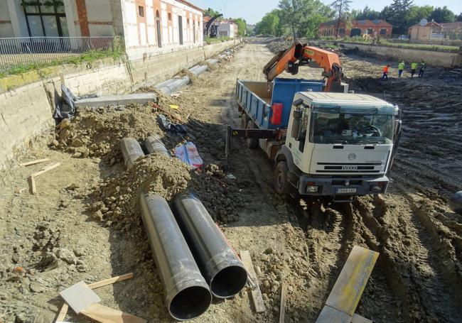 Labores de limpieza de la dársena realizadas el año pasado.