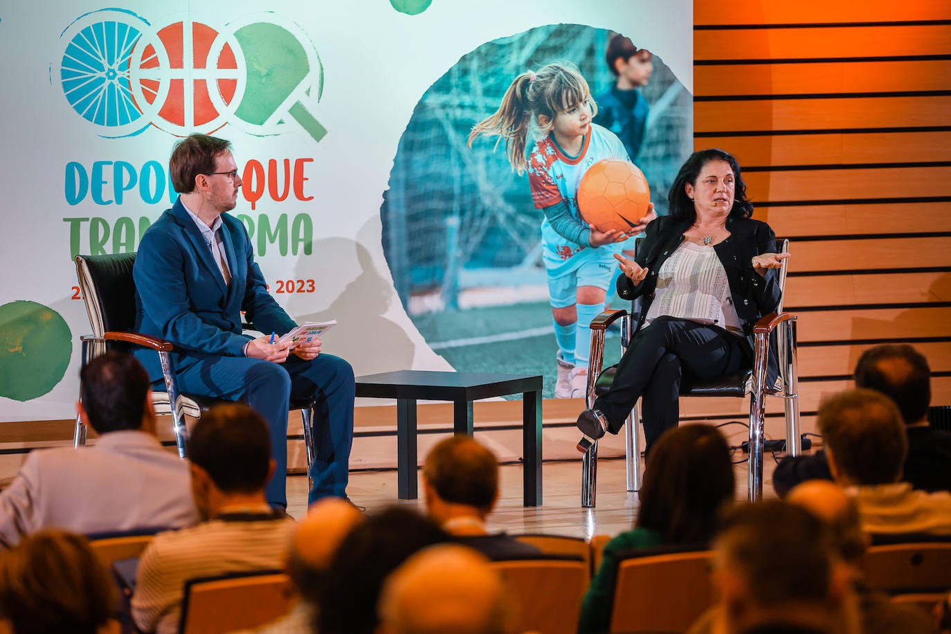 Elda Moreno, exdirectora de Infancia y deporte del Consejo de Europa, durante la ponencia inaugural del congreso