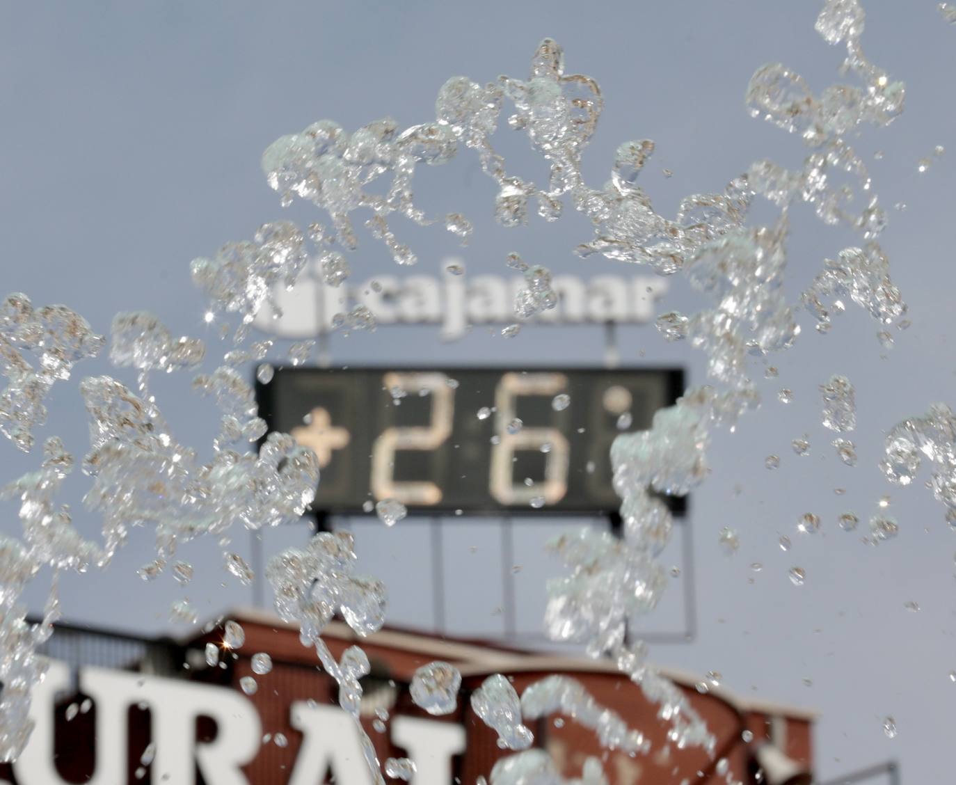 El termómetro de la Plaza Zorrilla marca 26 grados.