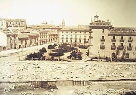 Fotografía de 1883 que muestra en primer término el solar que ocuparía el Colegio San José.