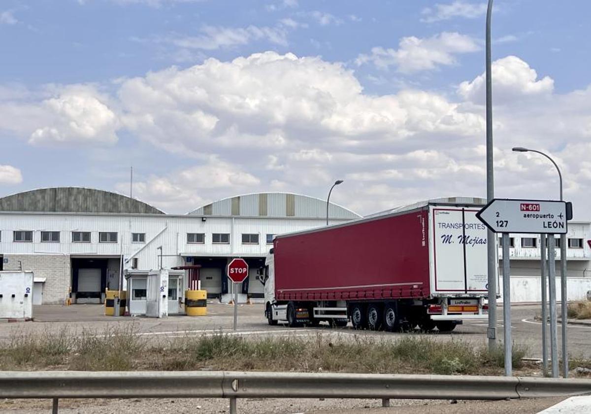 Naves del centro logístico de la cadena de supermercados DIA en Villanubla.