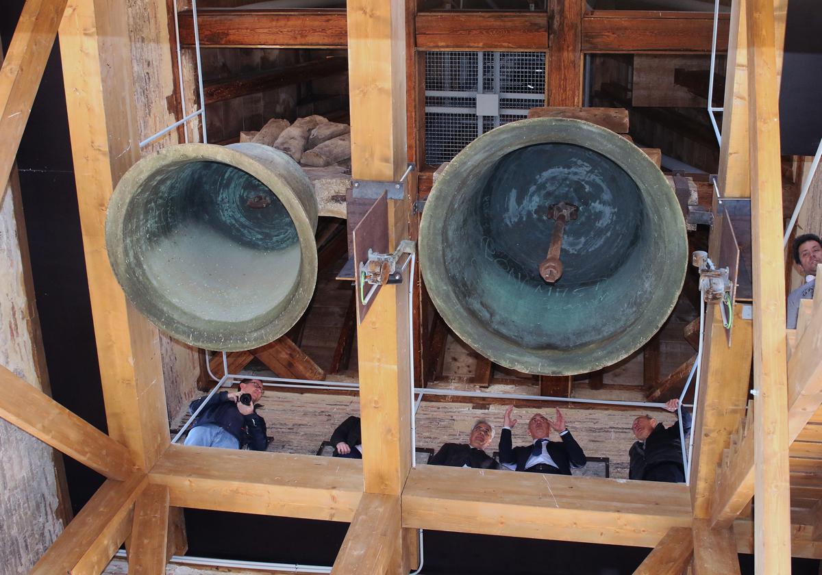 Las campanas de la torre de San Martín, desde el interior.