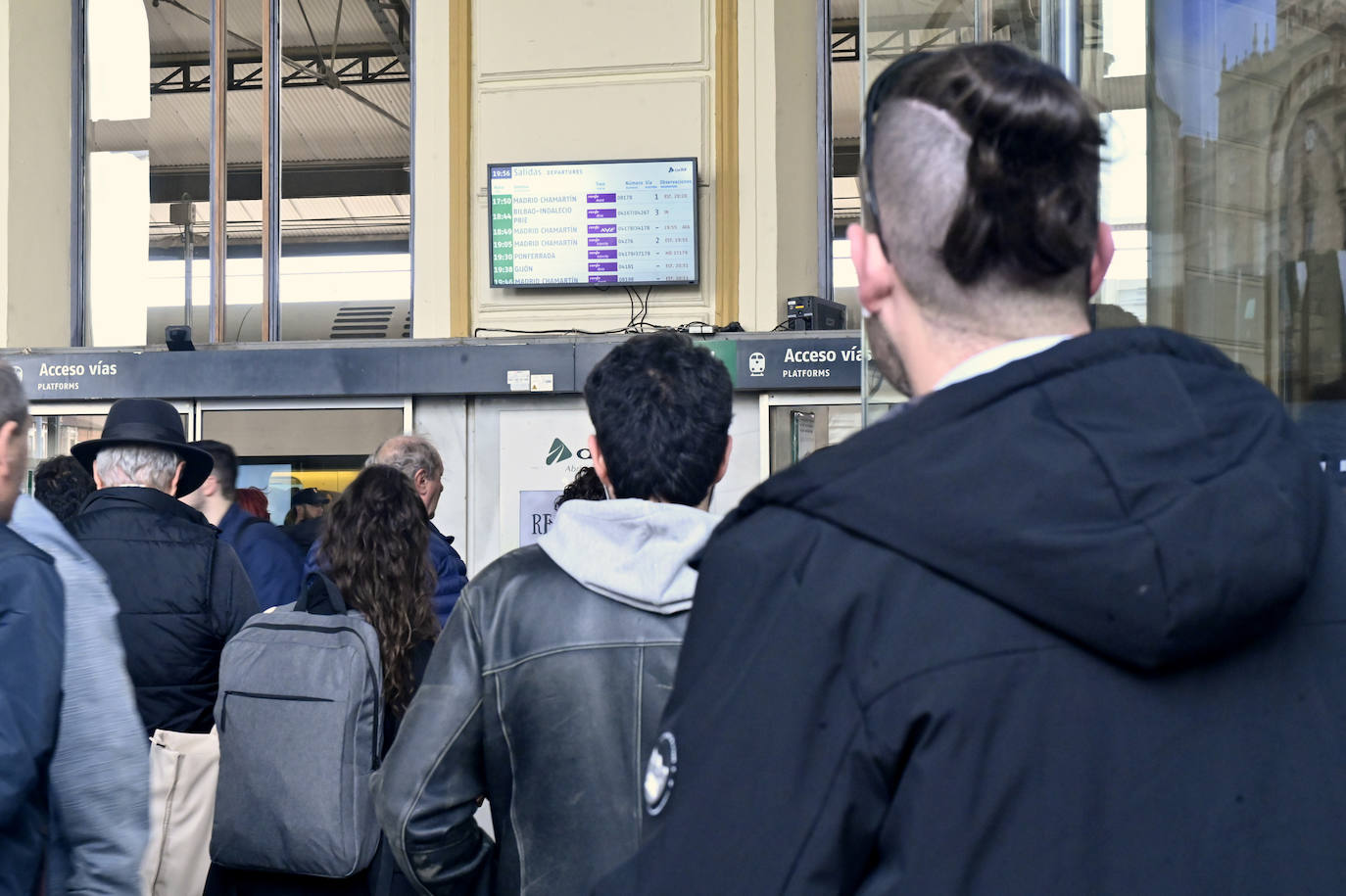 Afectados de 15 trenes sufren retrasos por una avería en Chamartín