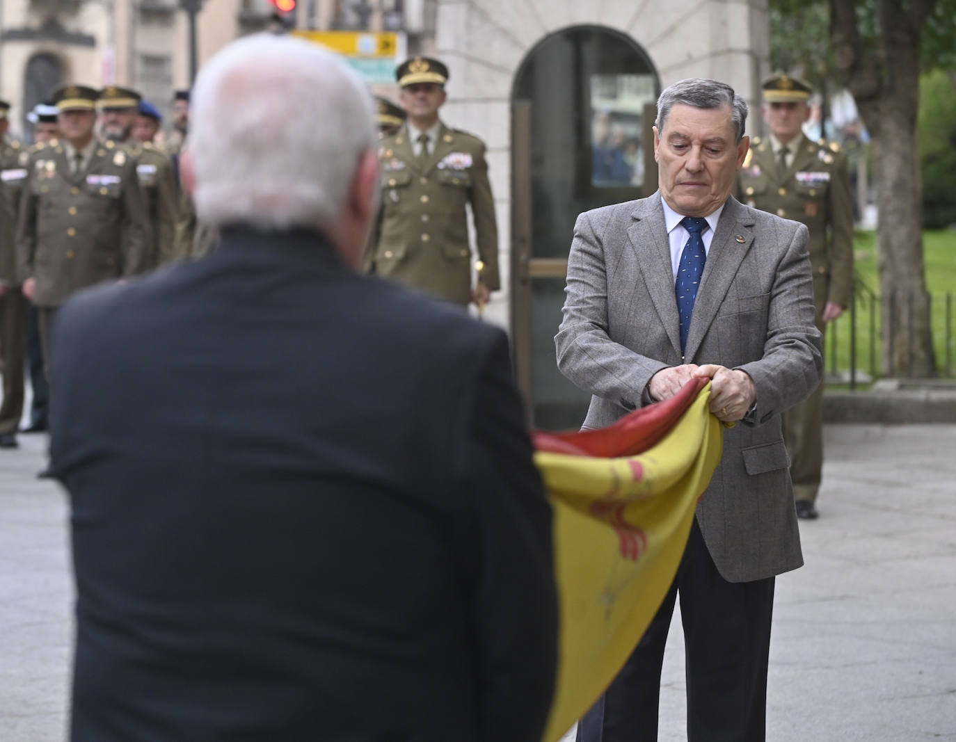 Arriado Solemne de la Bandera en la Plaza de San Pablo