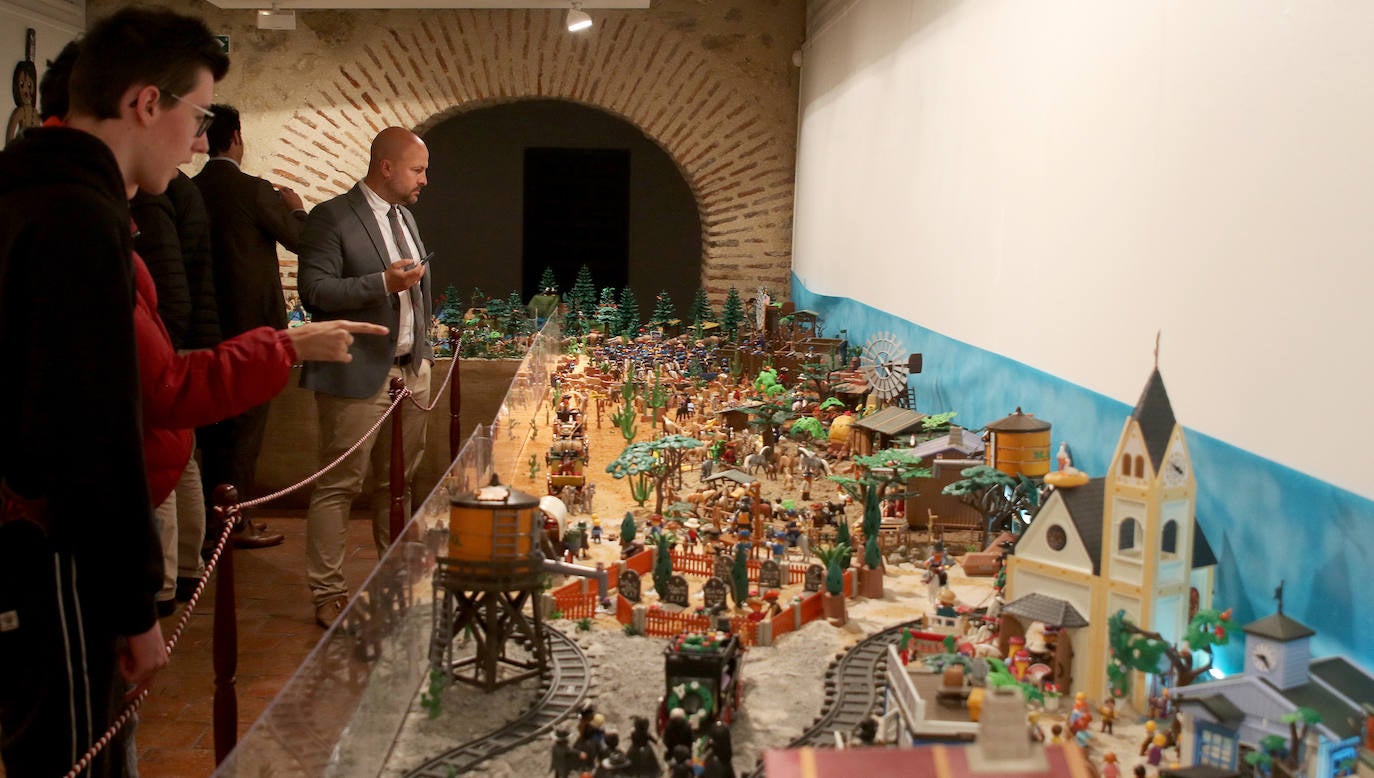 El viejo oeste de Playmobil en una exposición a favor del autismo