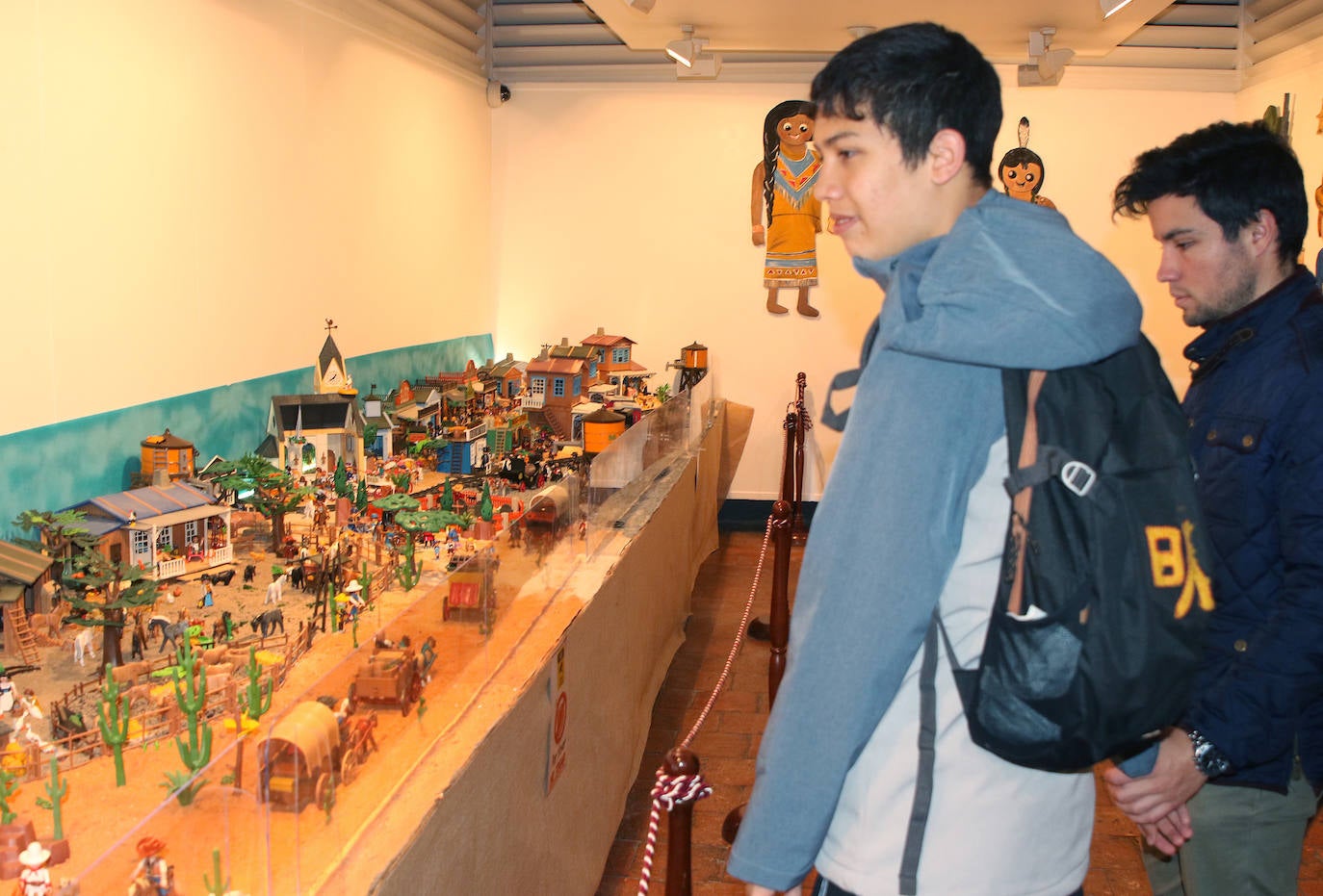 El viejo oeste de Playmobil en una exposición a favor del autismo