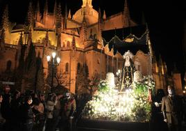 Procesión de los Pasos de 2022, a la salida de la Catedral.