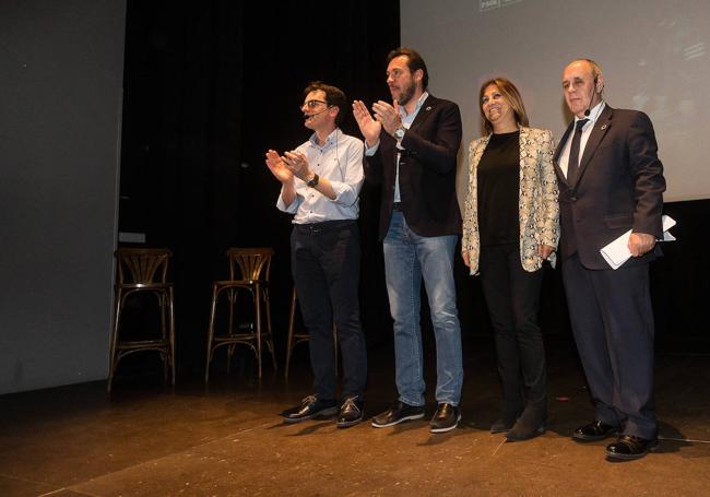 Pedro Herrero, a la izquierda de la imagen, junto a Óscar Puente, en la presentación de su programa electoral de 2019.