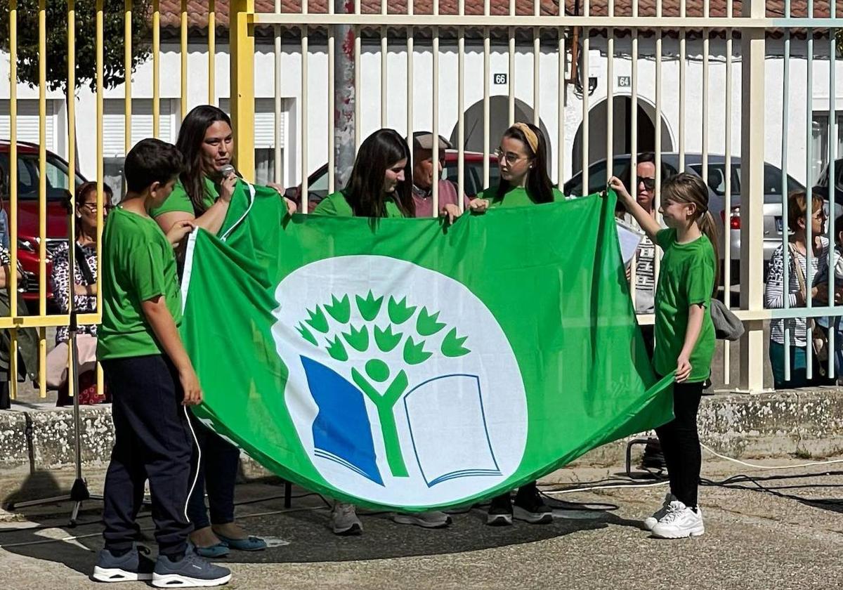 Participantes en la caminata con sus mascotas.