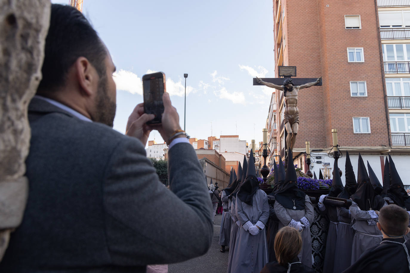 El Cristo de la Misión y el de las Cinco Llagas rezan en Valladolid por los vulnerables