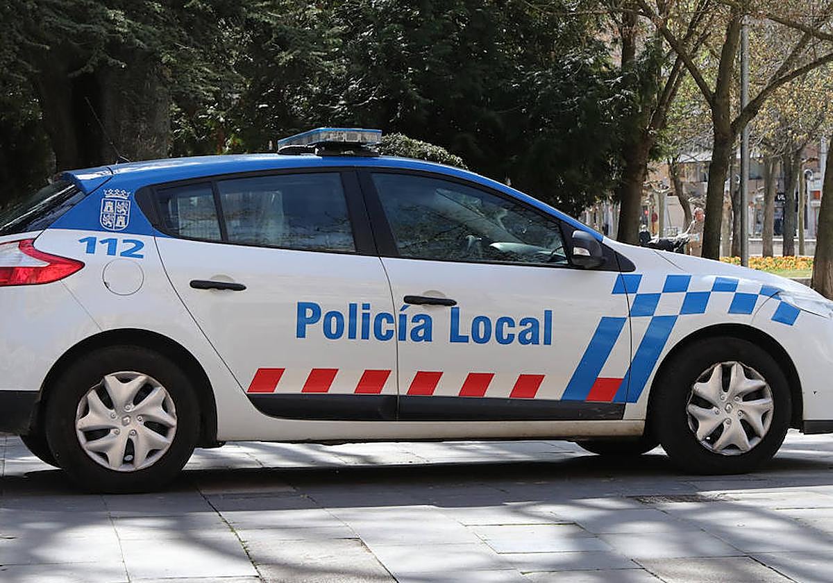 Un policía local desarma a una joven que intentaba quitarse la vida con un cuchillo