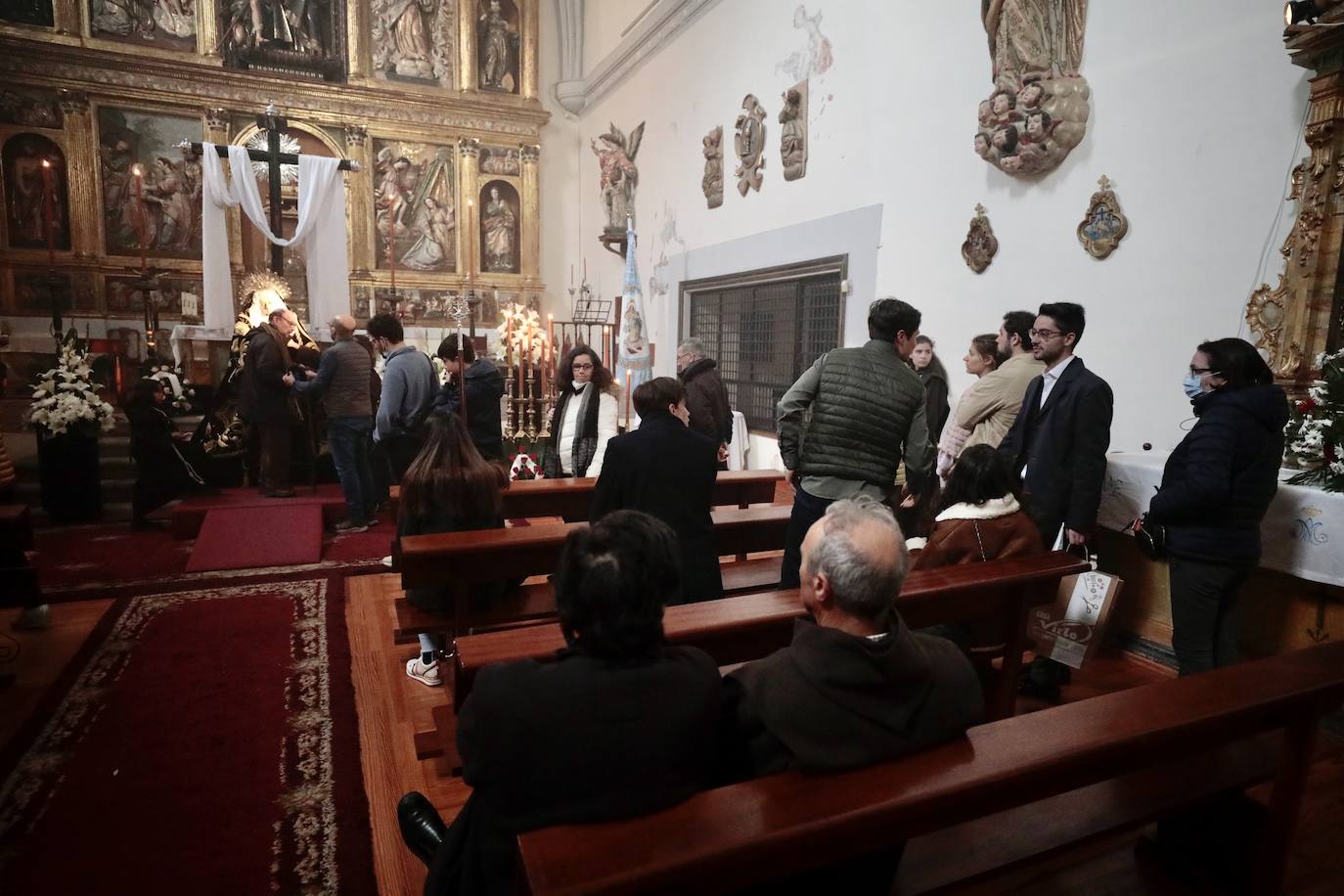 El besamanos a la virgen de Nuestra señora de la soledad, en imágenes