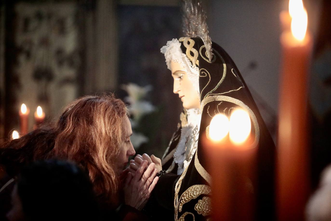El besamanos a la virgen de Nuestra señora de la soledad, en imágenes