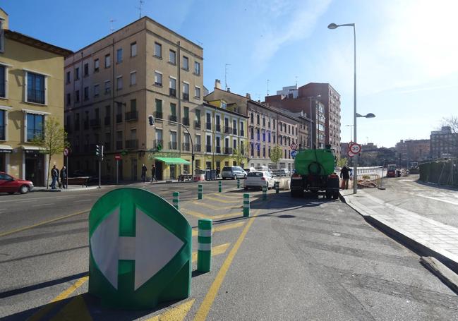 Señalización del acceso a la boca del túnel desde Recondo.