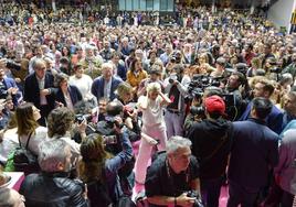 Yolanda Díaz, en el centro de la imagen, en el acto del pabellón Magariños, en Madrid.