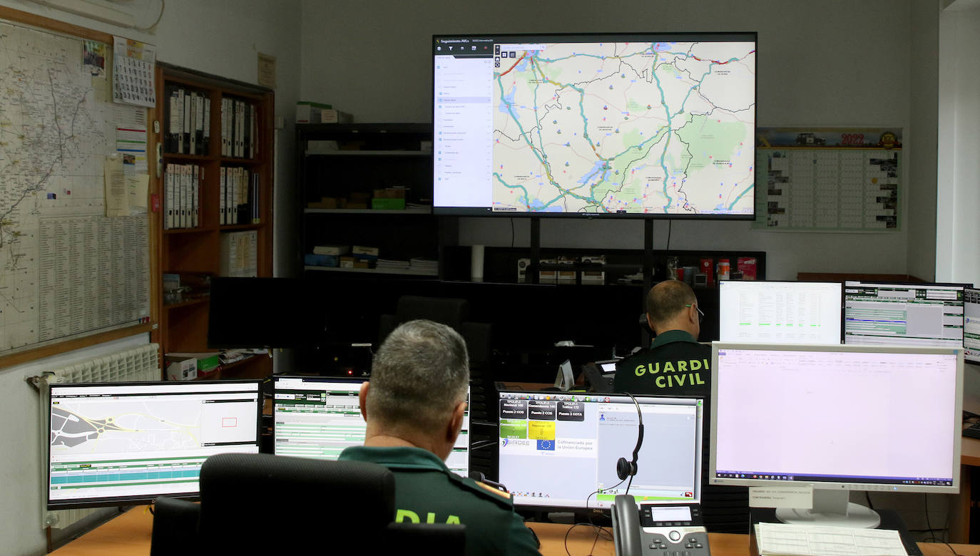 Agentes de la Guardia Civil de Segovia, durante una investigación.