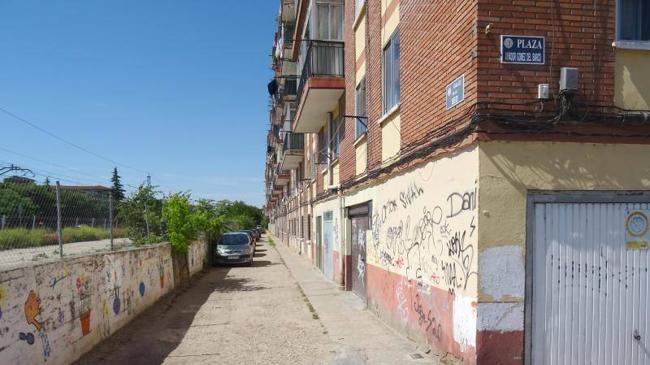 Imagen antes - El antes y el después de la remodelación de la calle Seo, desde la plaza del Aviador Gómez del Barco.