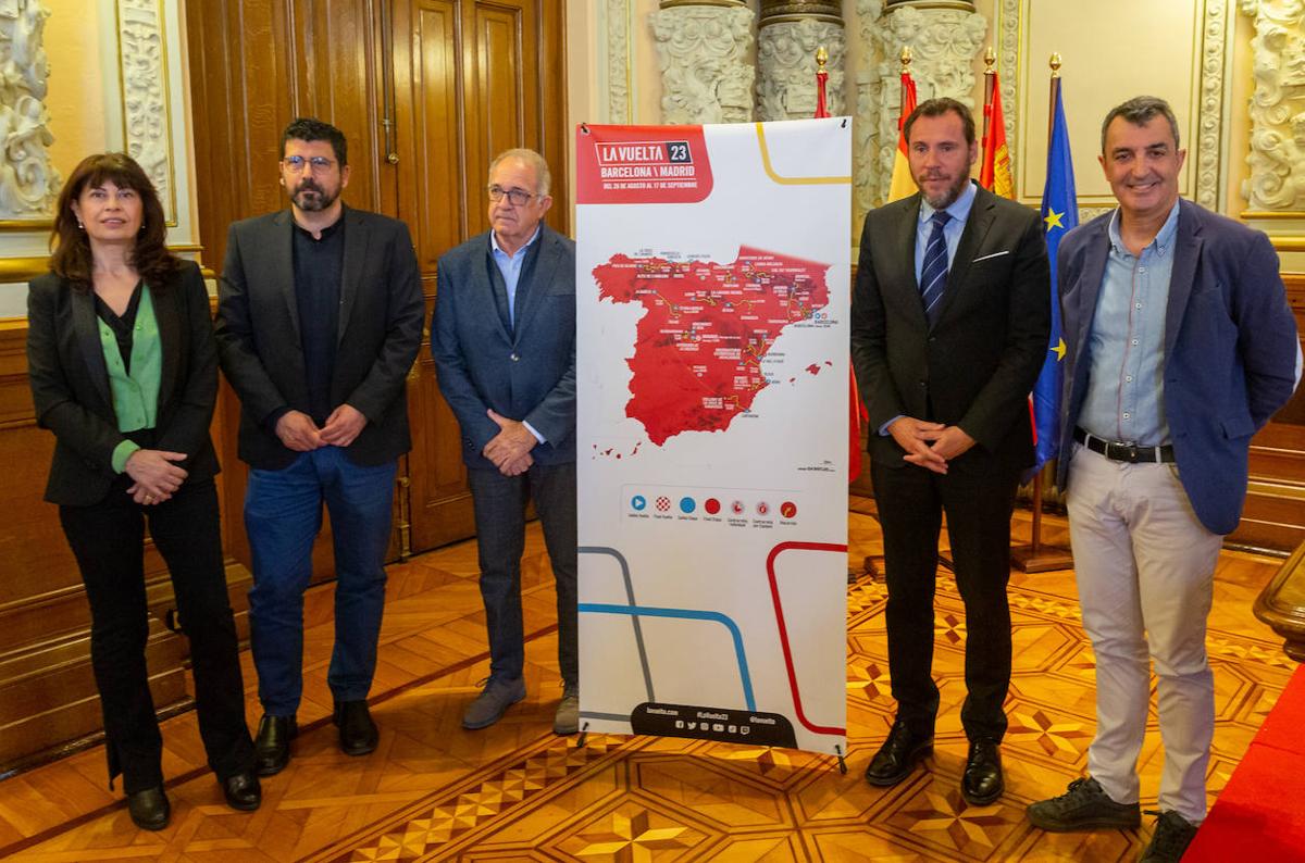 De izquierda a derecha, Ana Redondo, Alberto Bustos, López Cerrón, Óscar Puente y Javier Guillén.