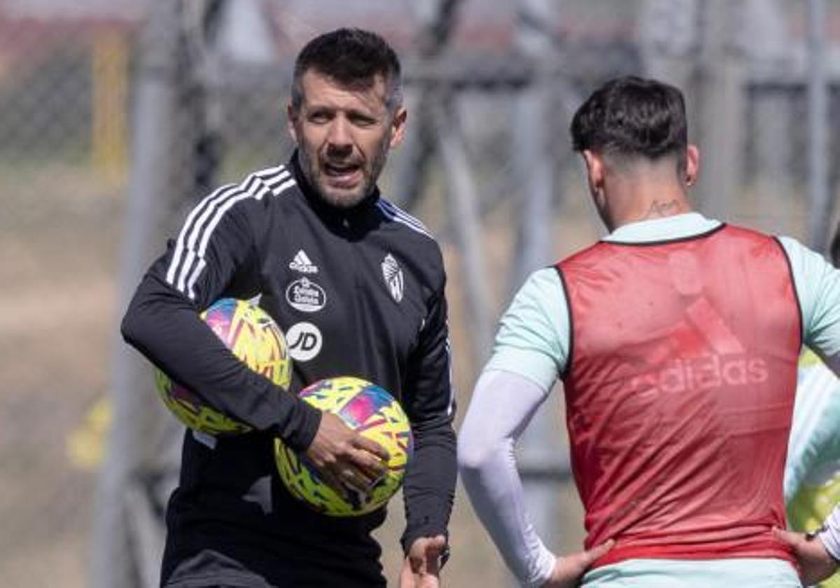 Paulo Pezzolano, durante la primera sesión de entrenamiento con el Real Valladolid el pasado miércoles.